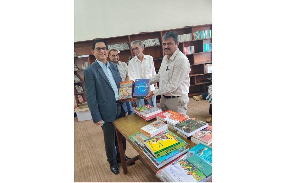 Presentation of books on India's heritage and literary masterpieces for setting up India Corner at Arya Samaj School in Mombasa. Chairman, Trustees, Head Master, Teachers and Students of Arya Samaj attended the presentation ceremony.